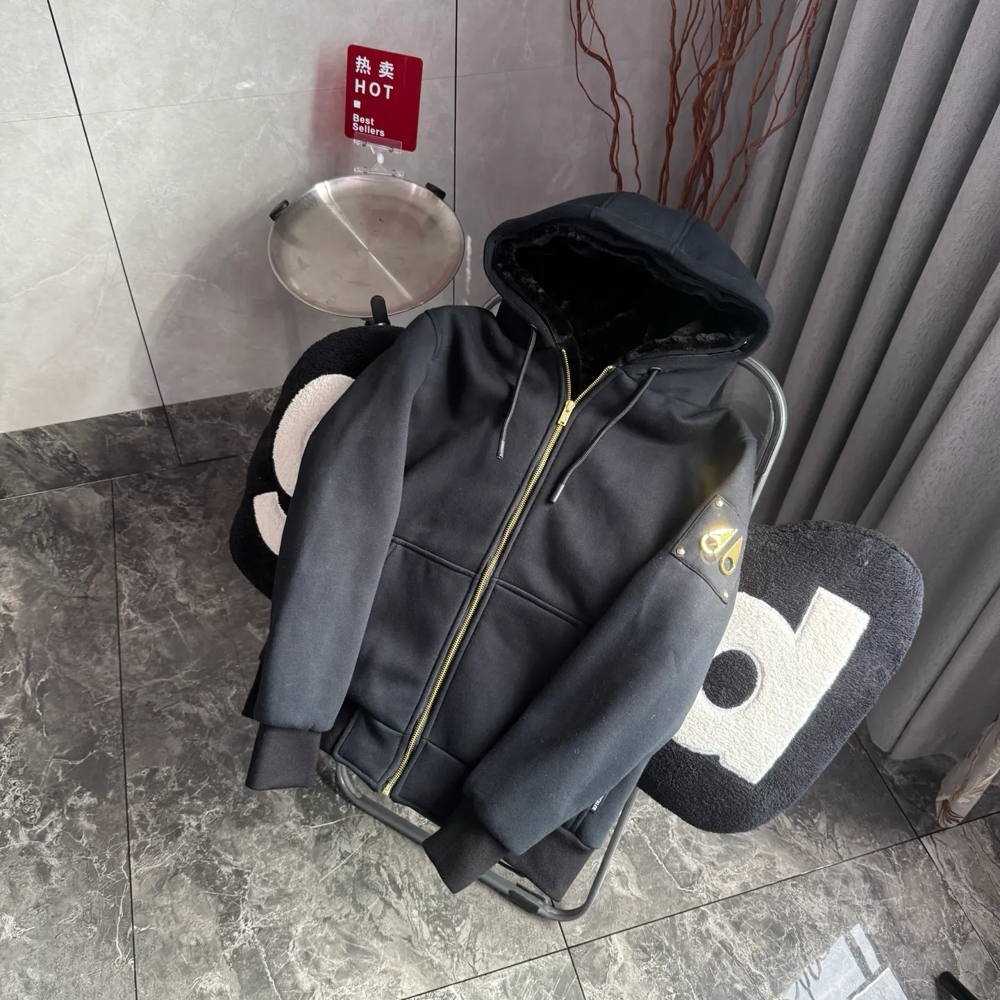📦 ：Black